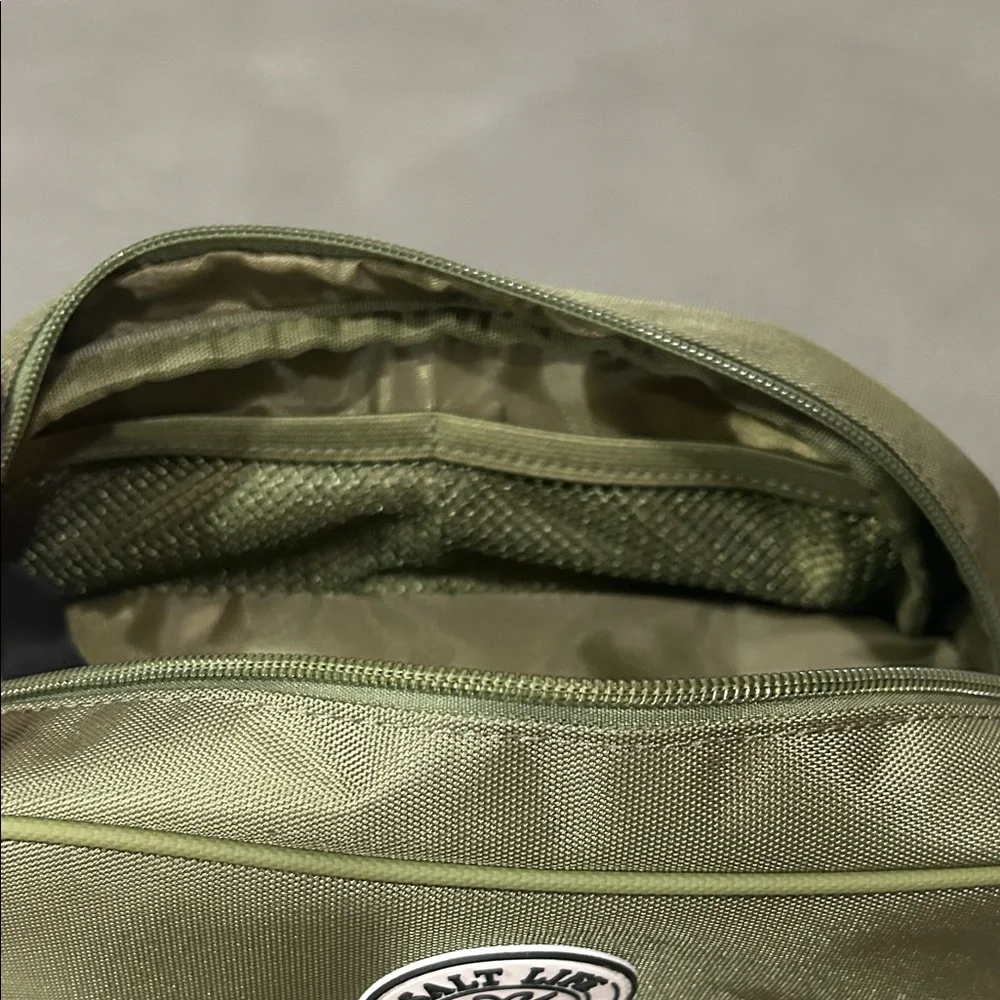 Salt Life Olive Green Men's Bag NWT RETAIL $45 10x5” - Picture 8 of 10